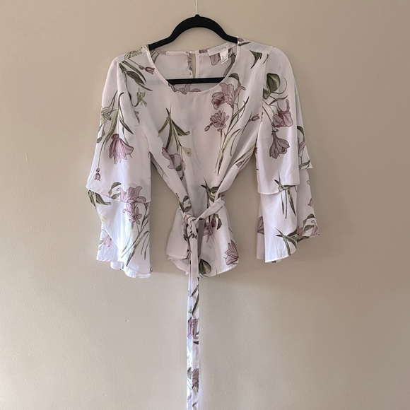 White Bell Sleeve Top with Floral Design in Size S: Perfect for Any Occasion! - Picture 1 of 3